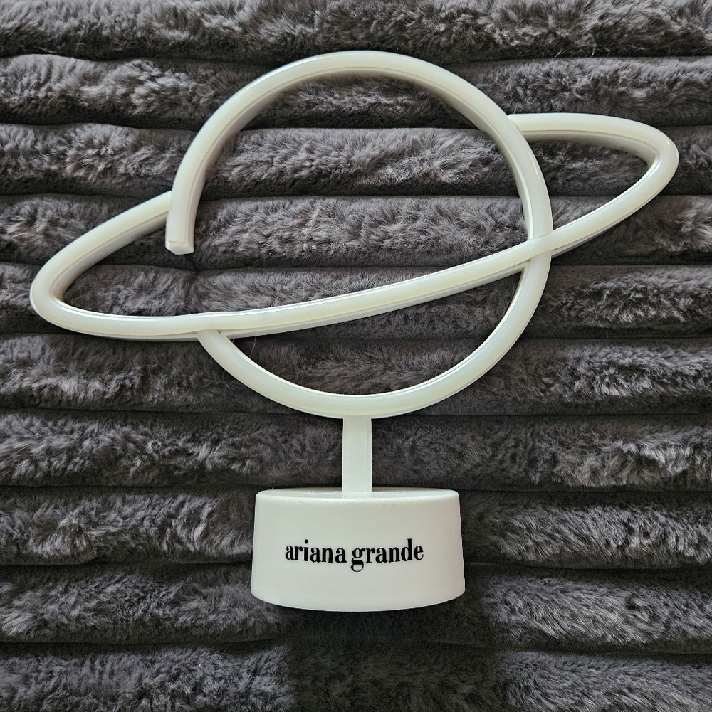 Ariana Grande R.E.M. Saturn Neon Desk Light Cloud Socks 34+35 Mug & Cloud Box - Picture 2 of 14